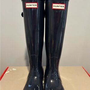 Hunter Glossy Navy Rain Boots size 7